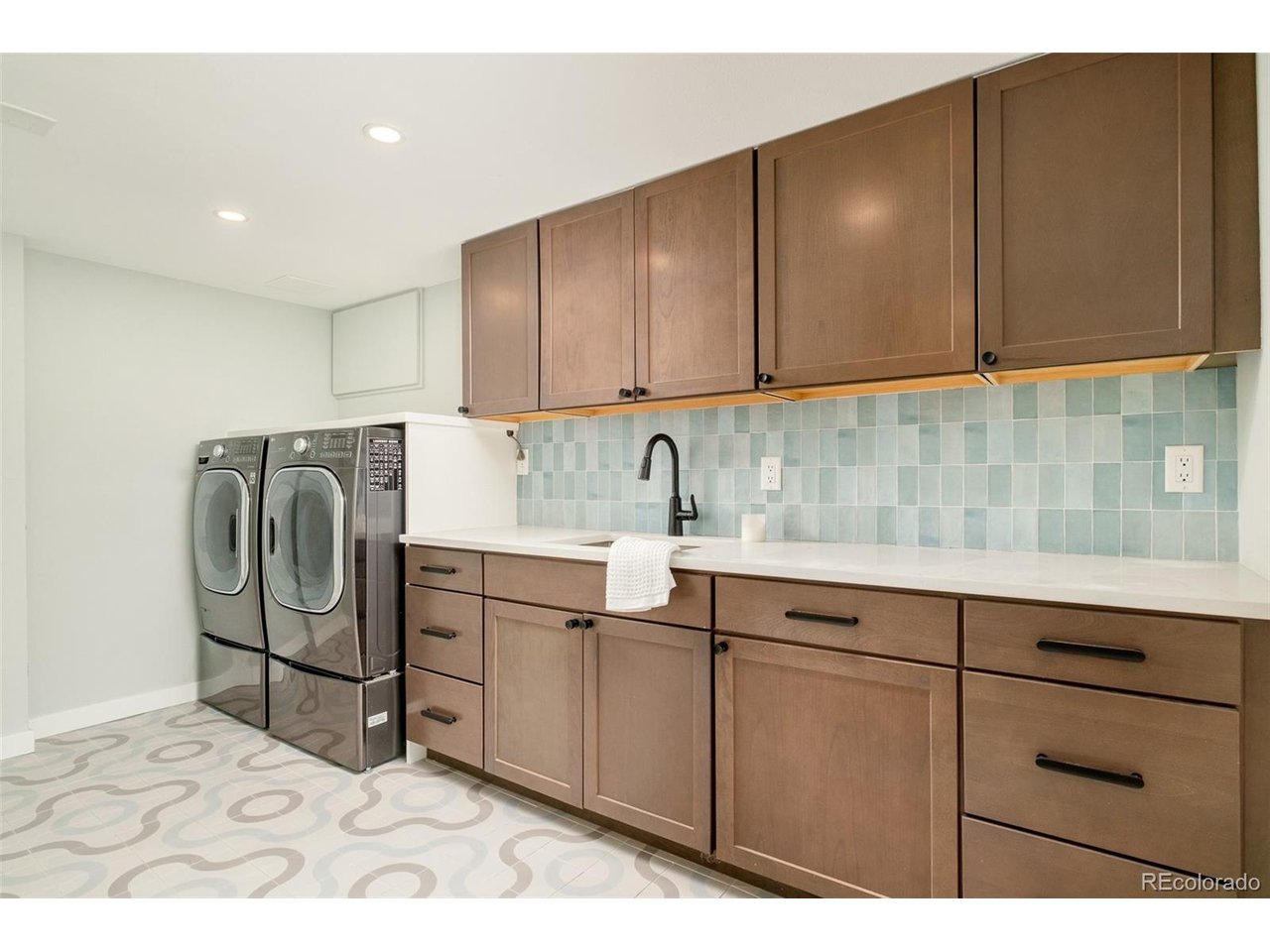 1608 Longs Peak Dr