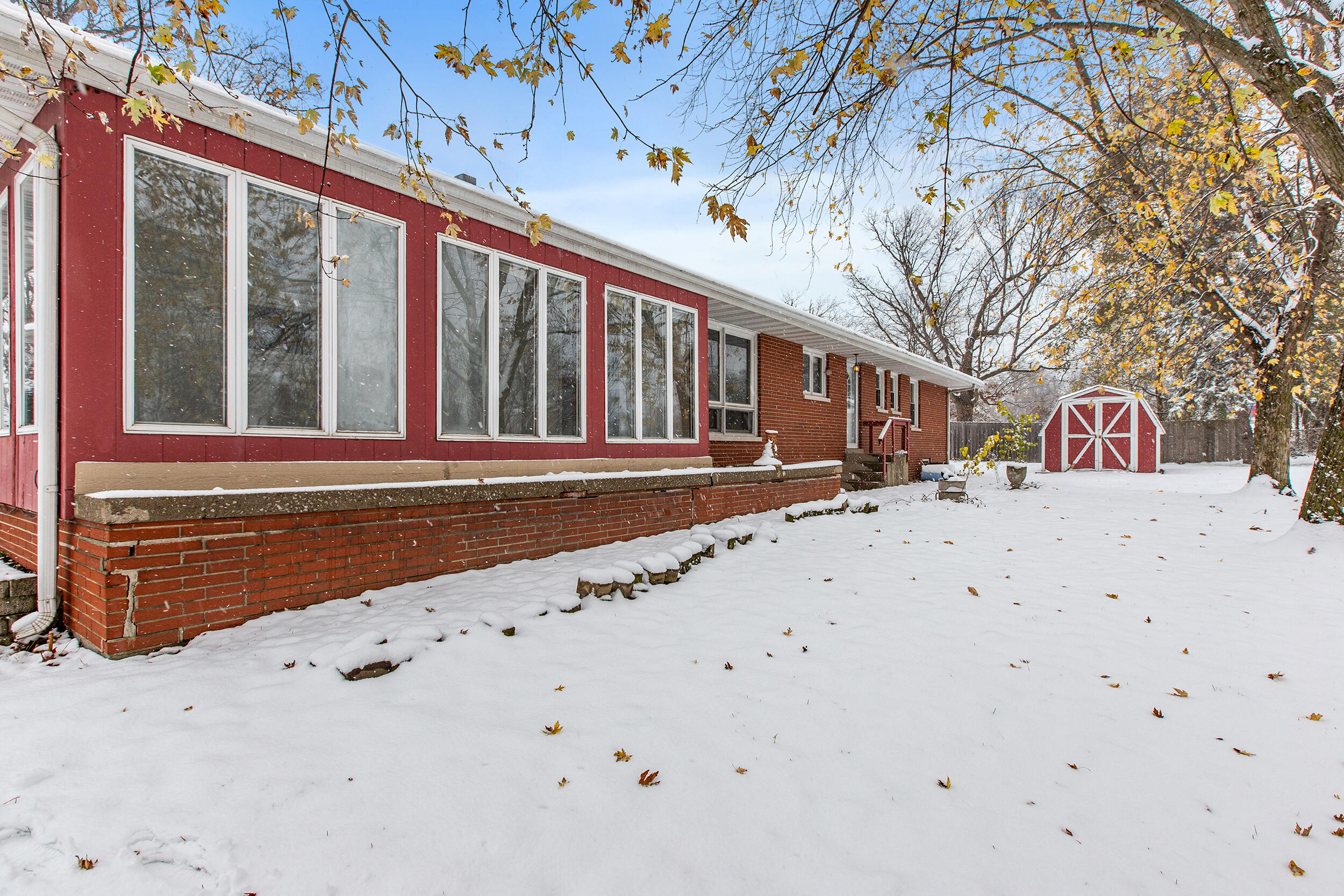325 California Place