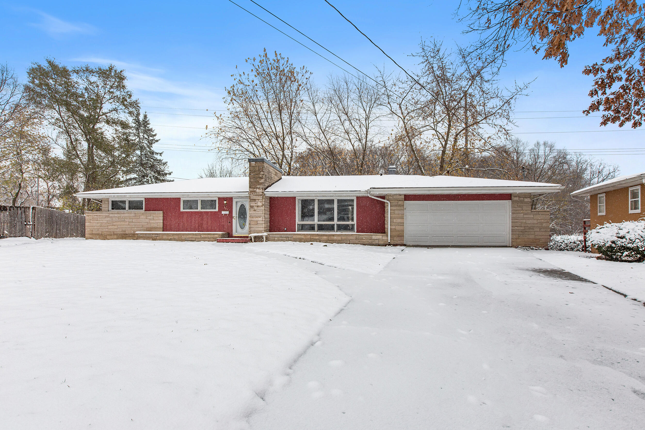 325 California Place