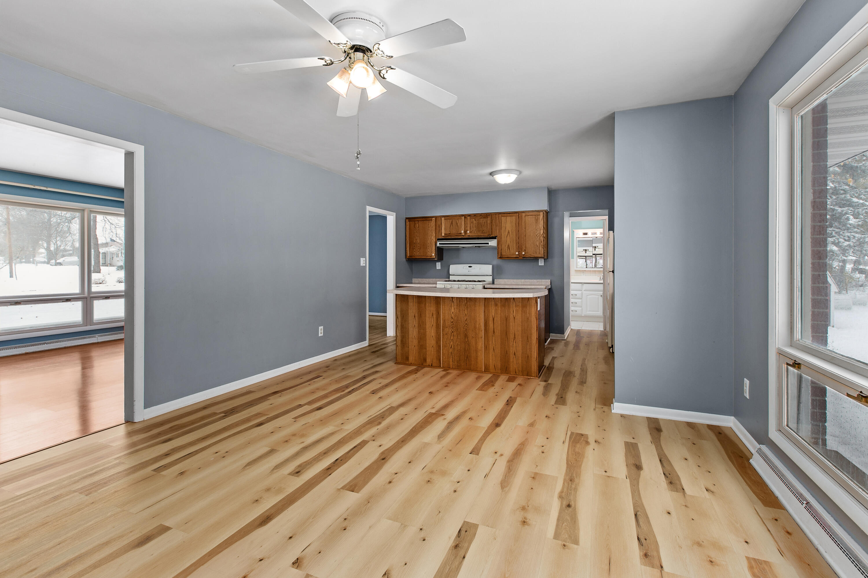 325 California Place