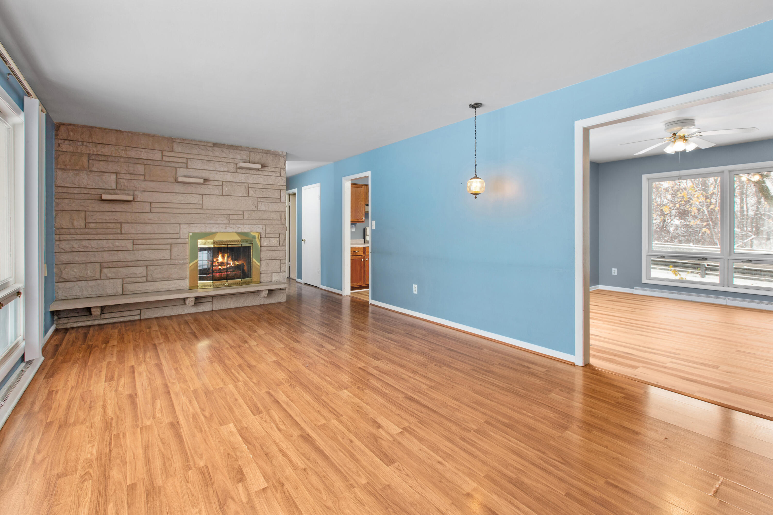 325 California Place