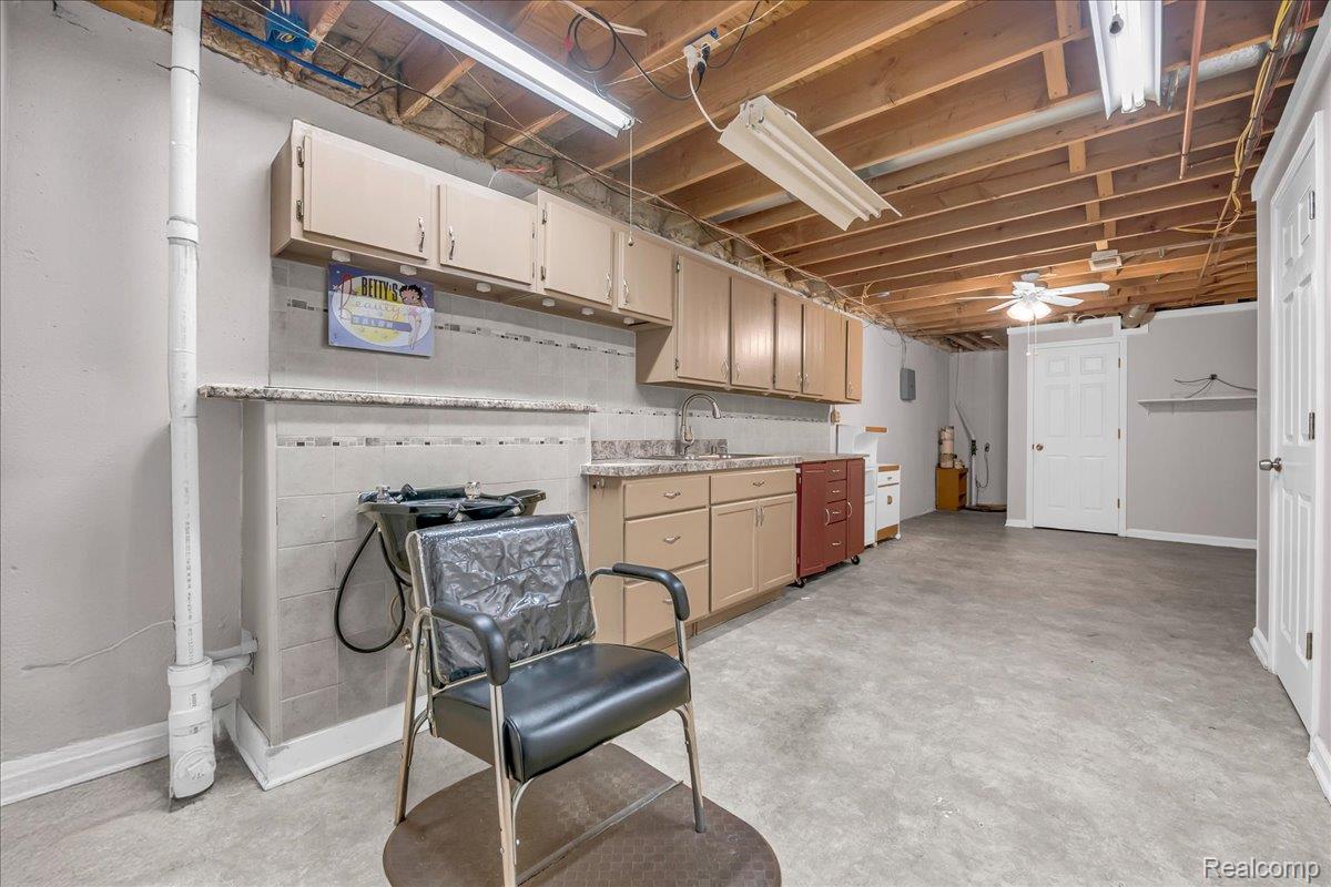 824 N Beech Daly Road