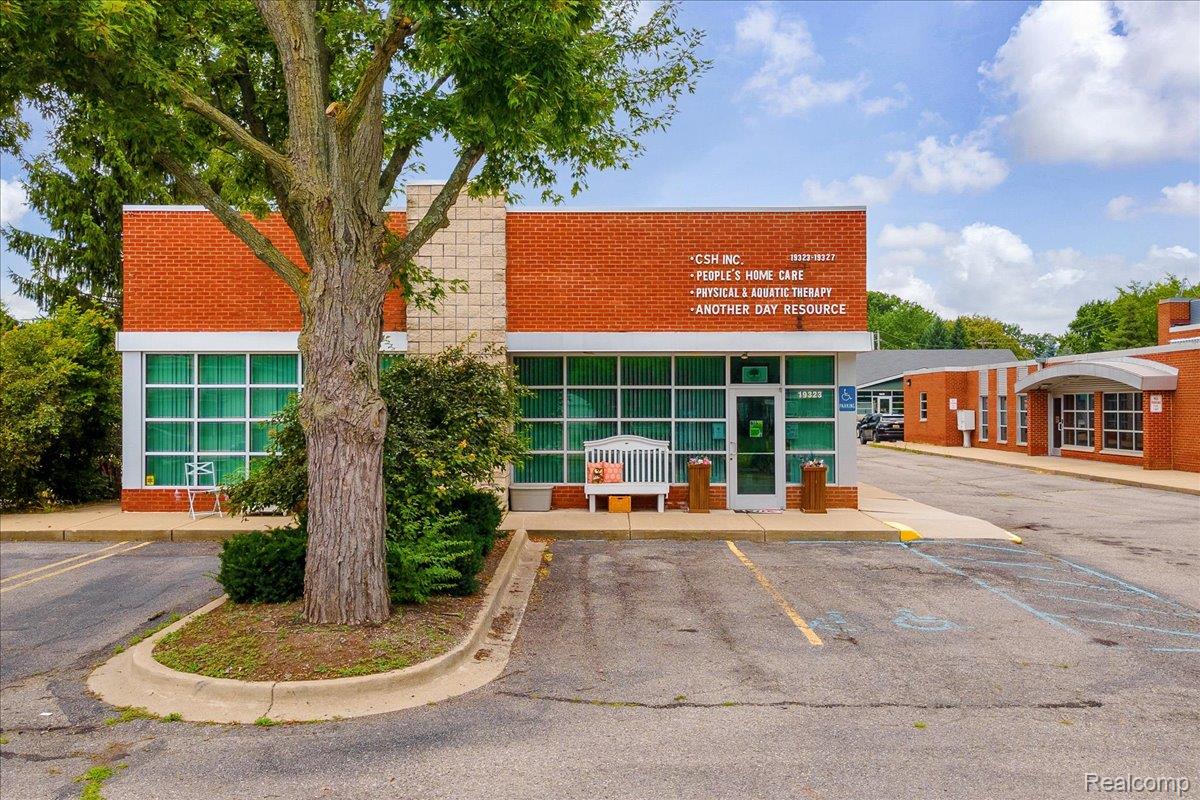 19323 Farmington Road