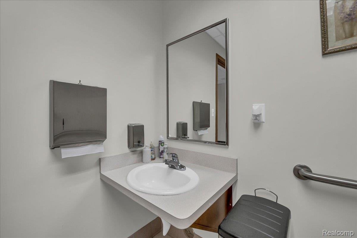 19323 Farmington Road