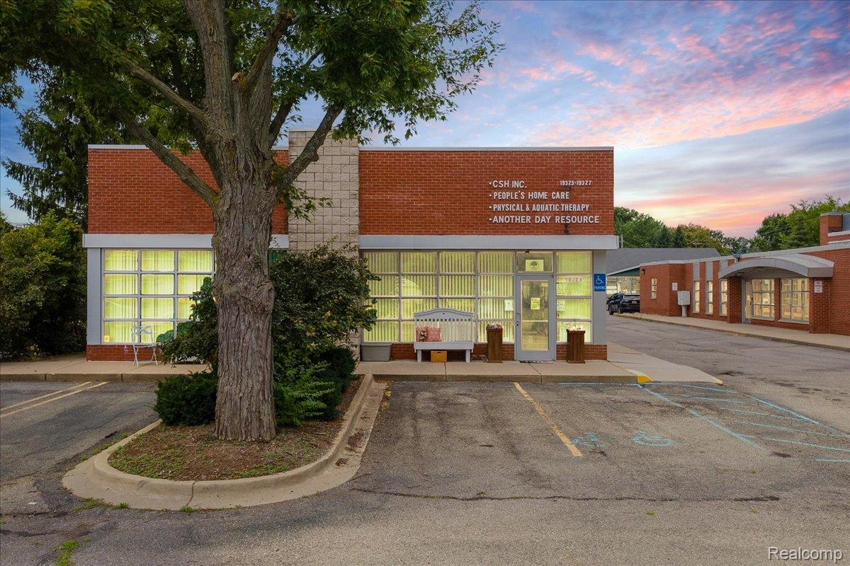 19323 Farmington Road