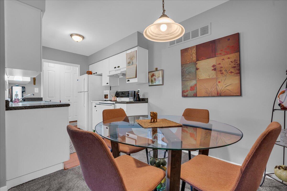 655 Randolph Street, 103