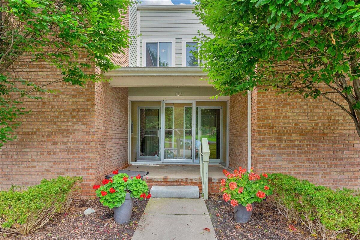655 Randolph Street, 103