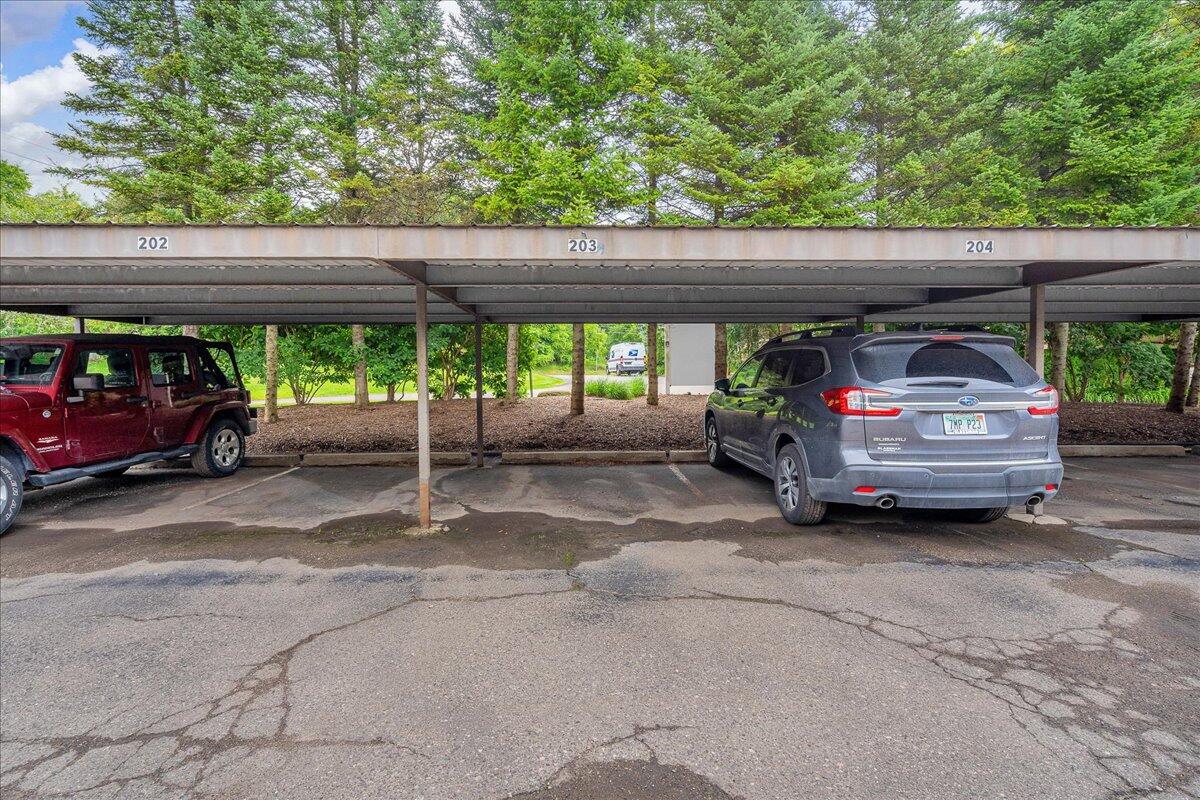655 Randolph Street, 103