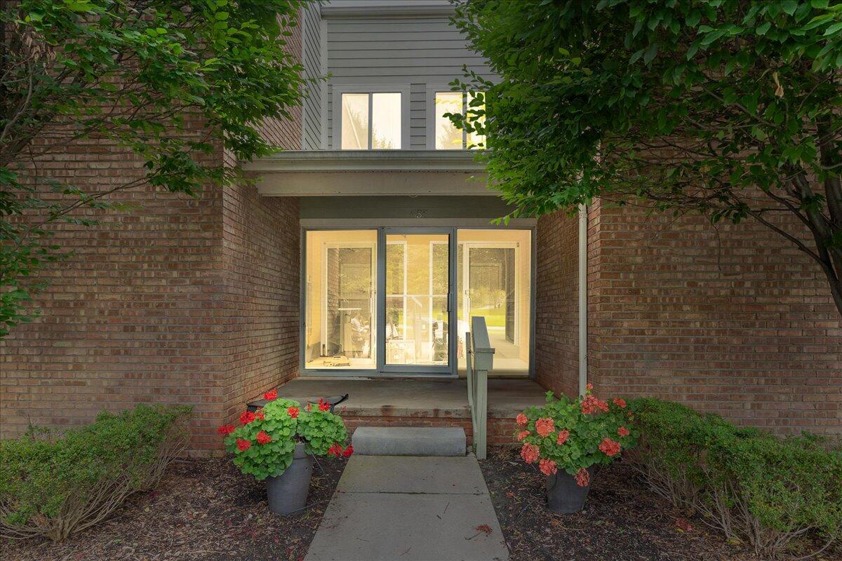 655 Randolph Street, 103