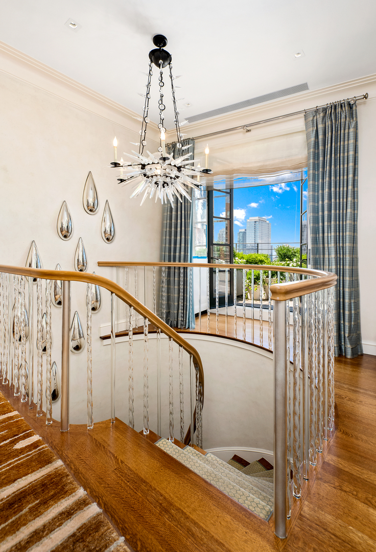 1301 N Astor Street Unit: PH