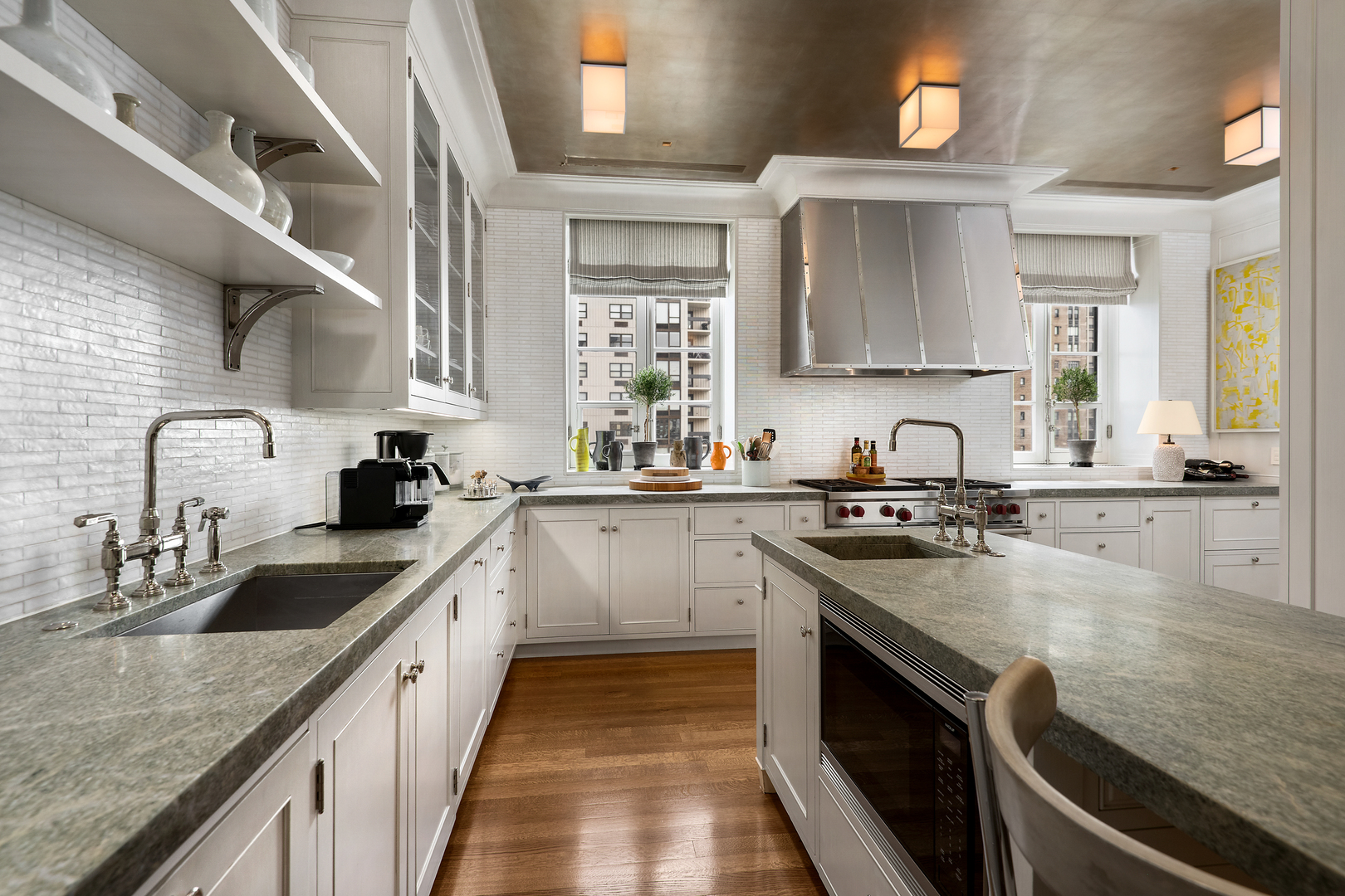 1301 N Astor Street Unit: PH