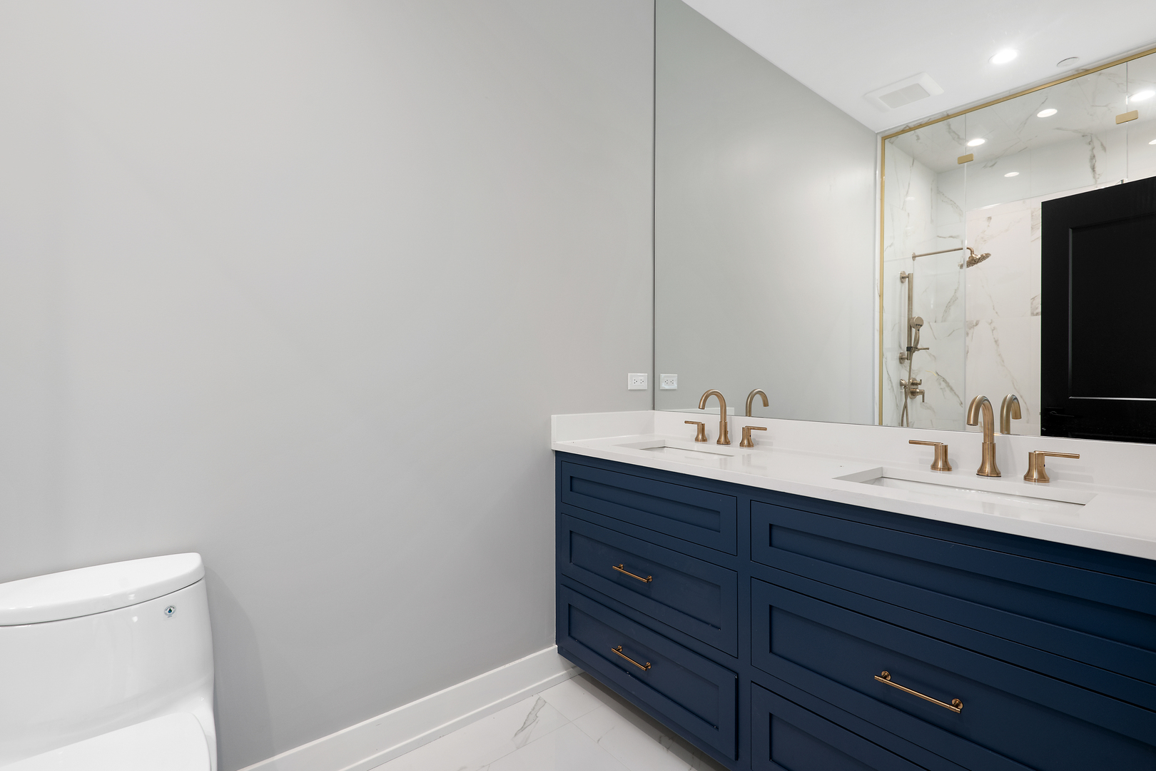 2913 W Belmont Avenue Unit: 3W