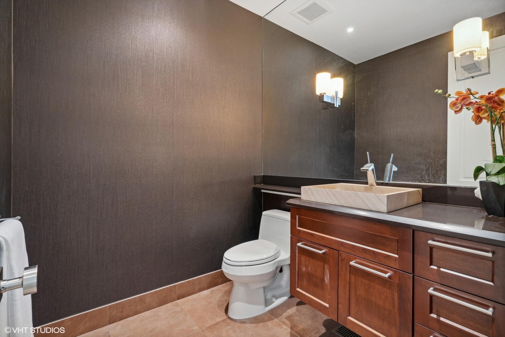 819 W Castlewood Terrace