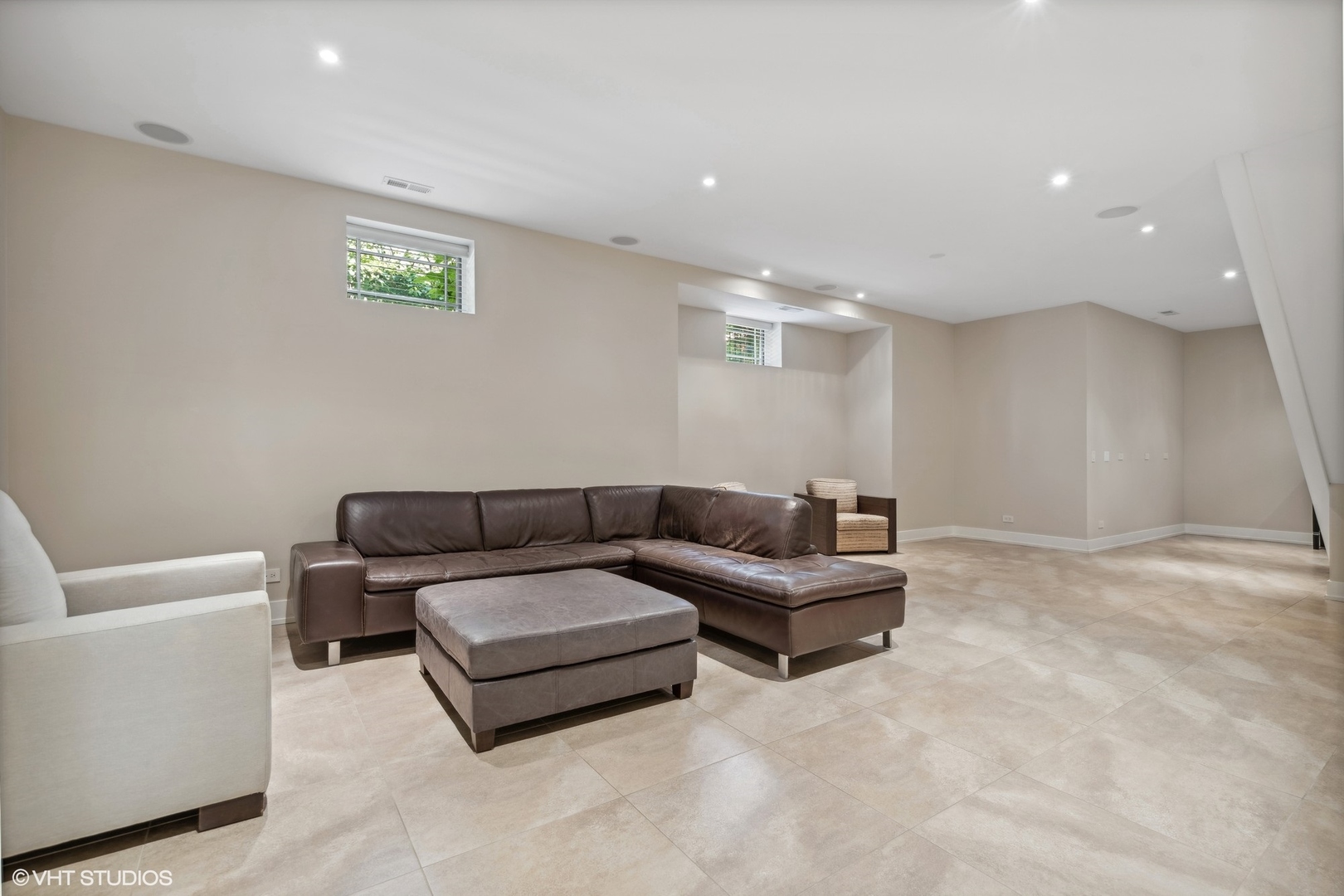 819 W Castlewood Terrace