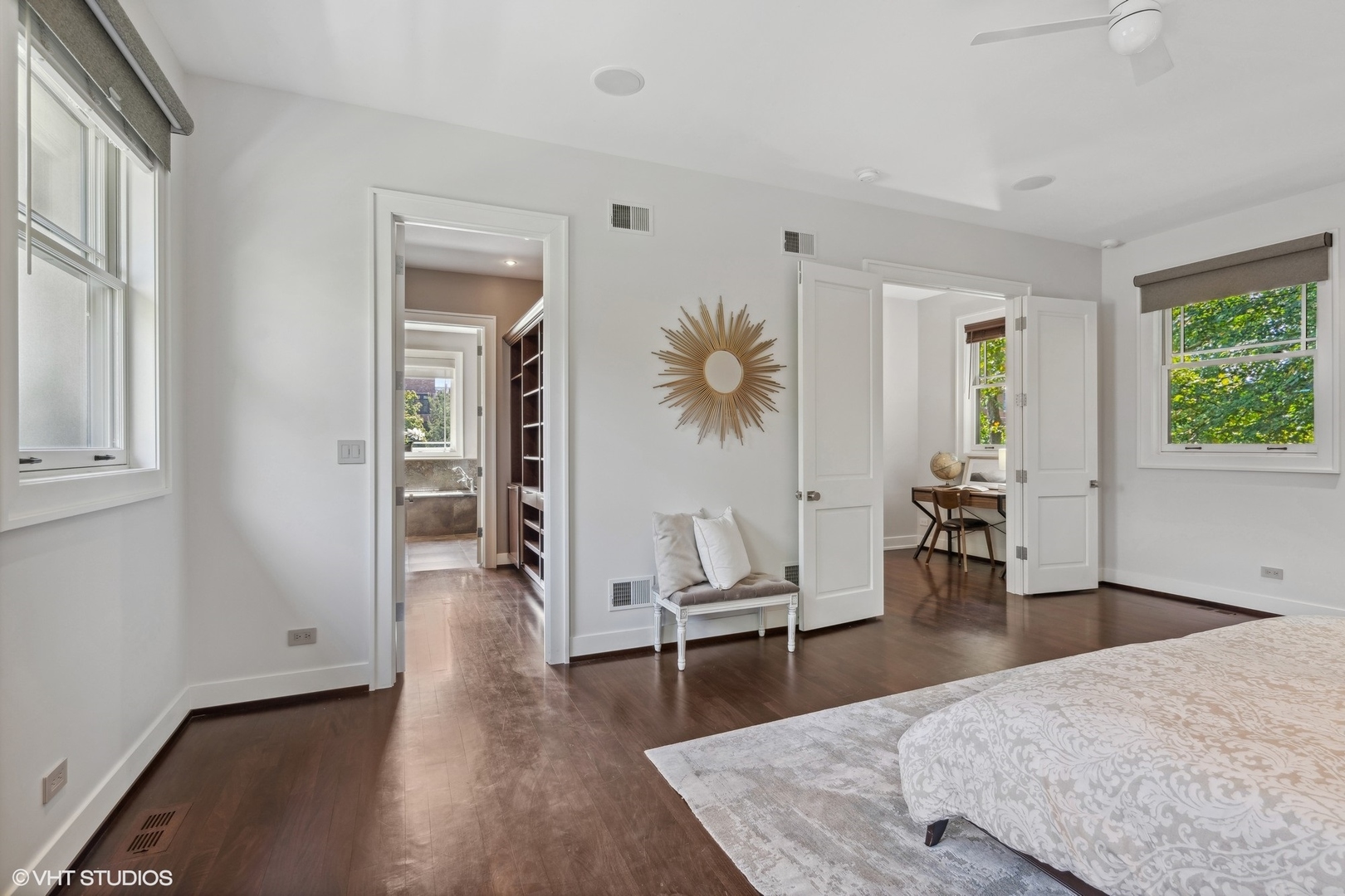 819 W Castlewood Terrace