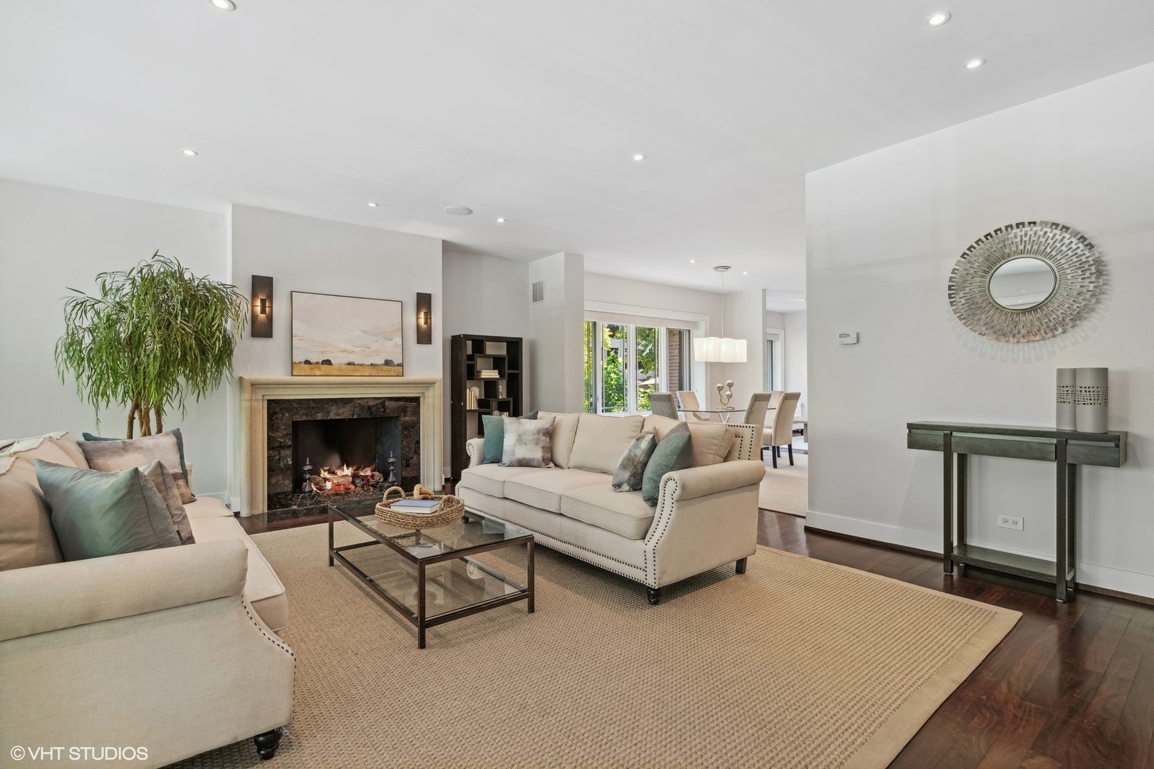 819 W Castlewood Terrace