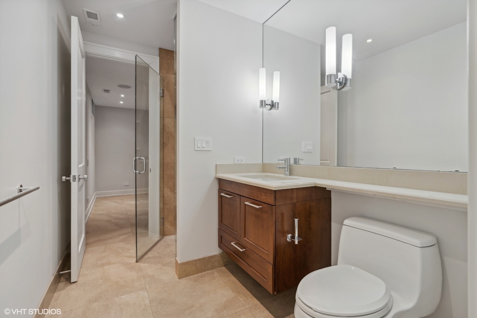 819 W Castlewood Terrace