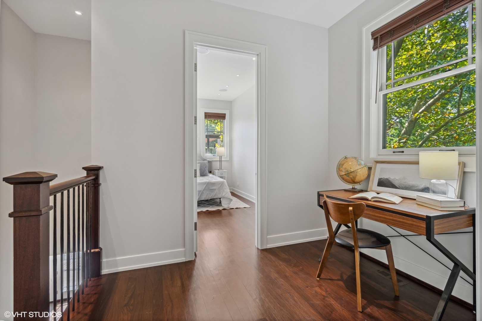 819 W Castlewood Terrace