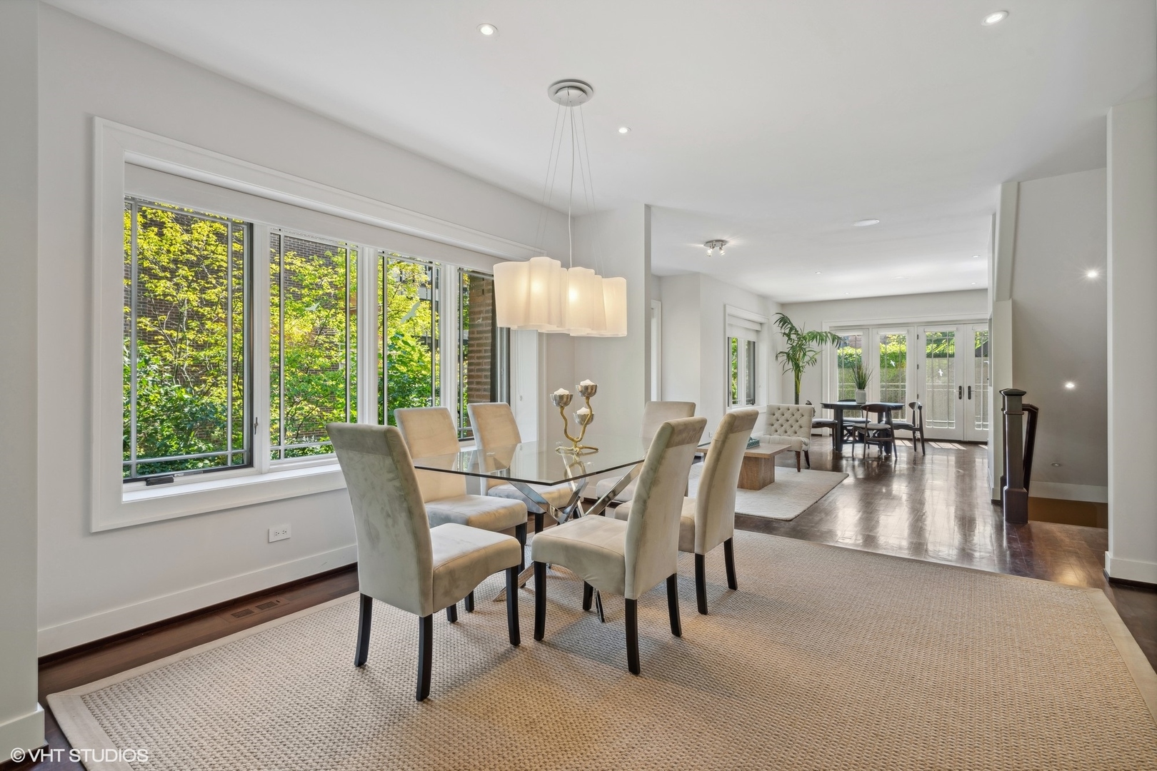 819 W Castlewood Terrace