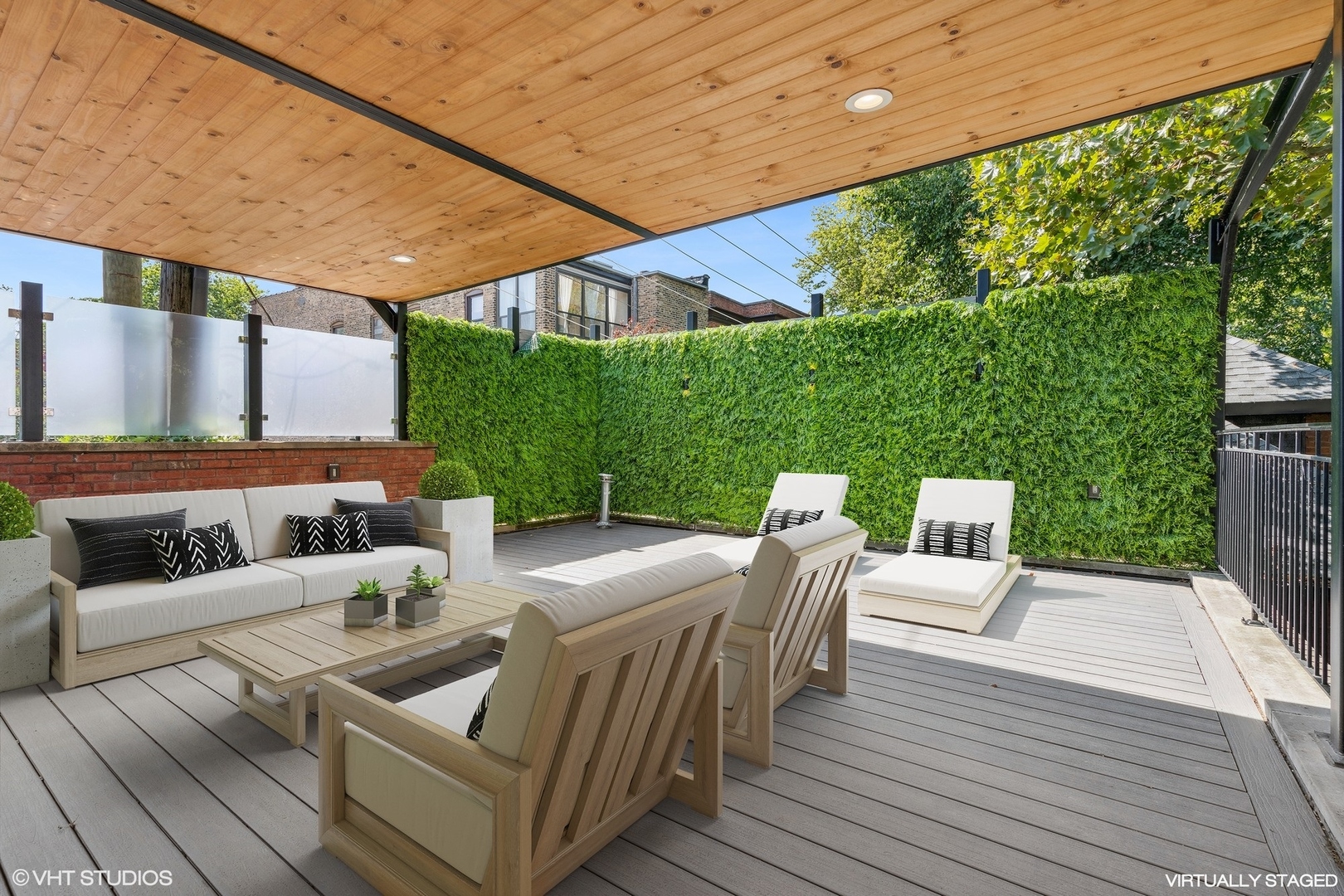 819 W Castlewood Terrace