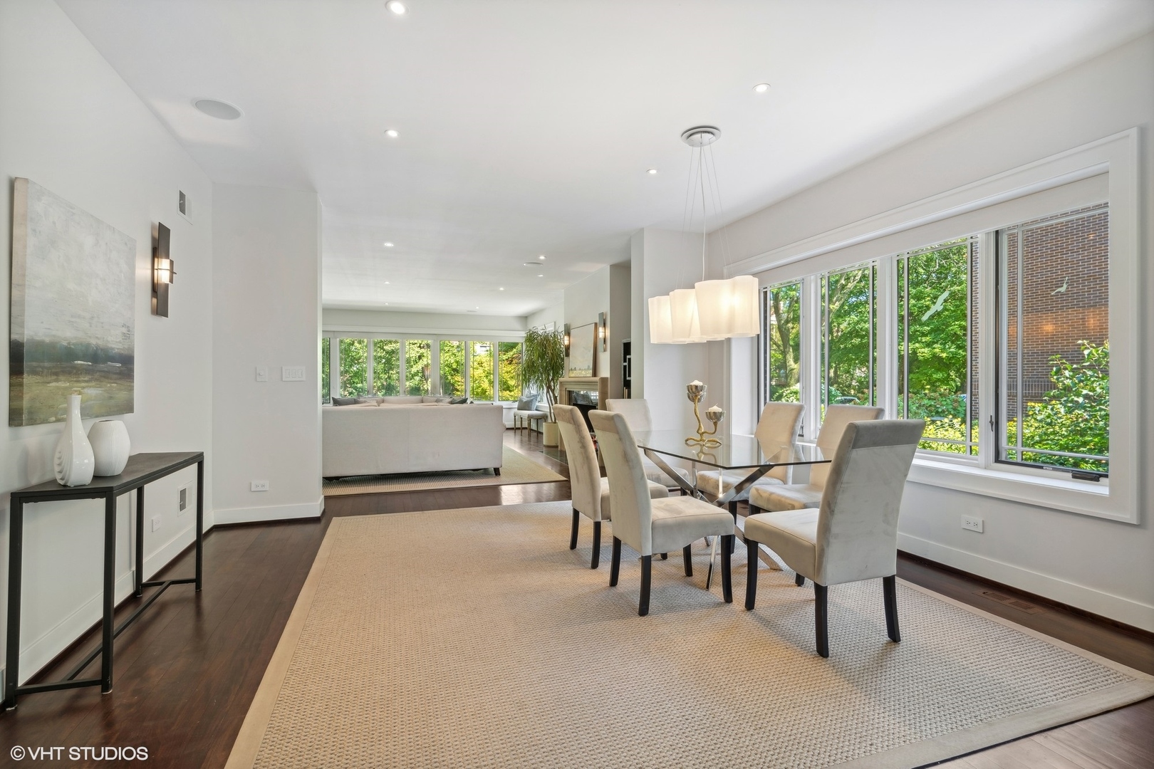 819 W Castlewood Terrace