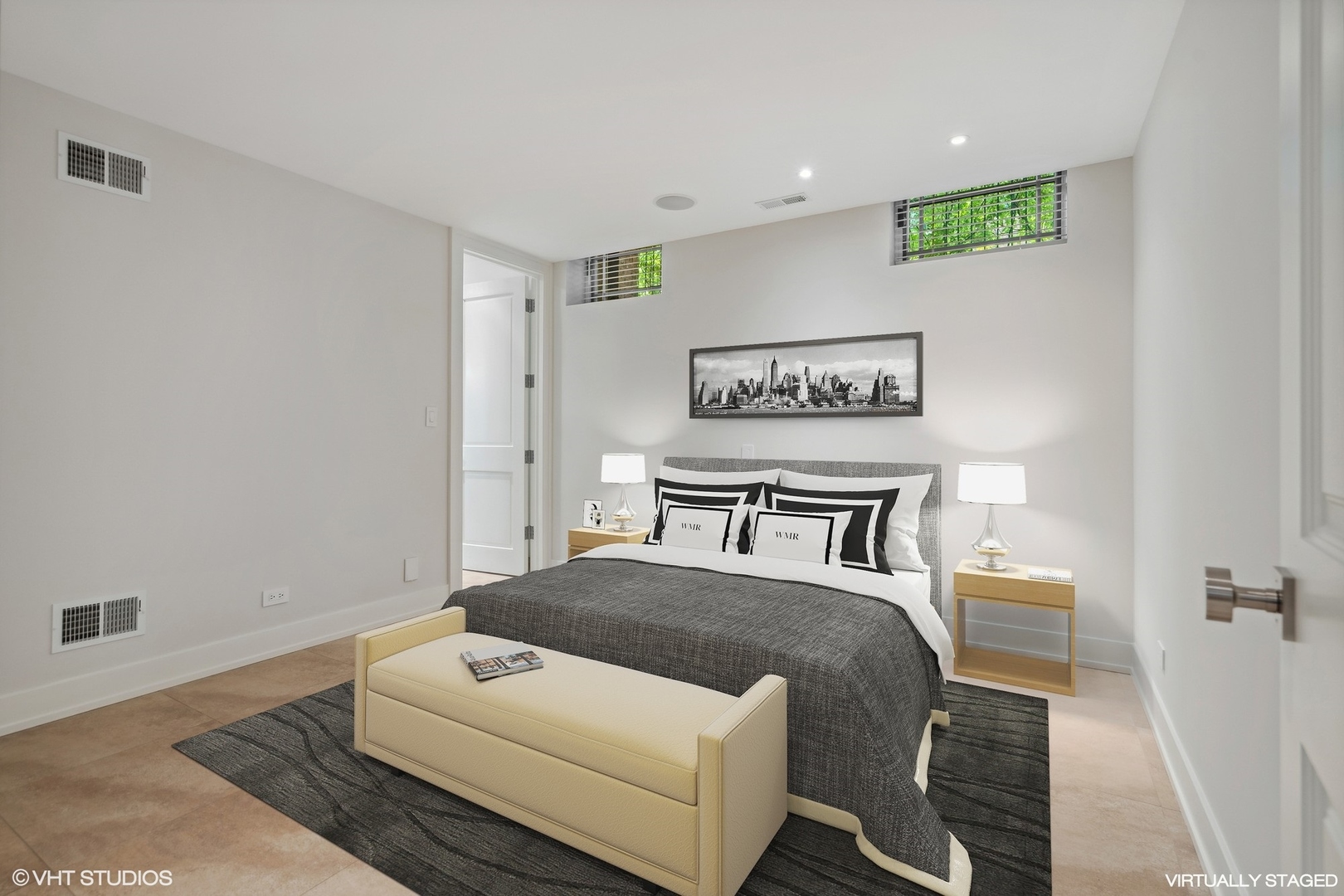 819 W Castlewood Terrace