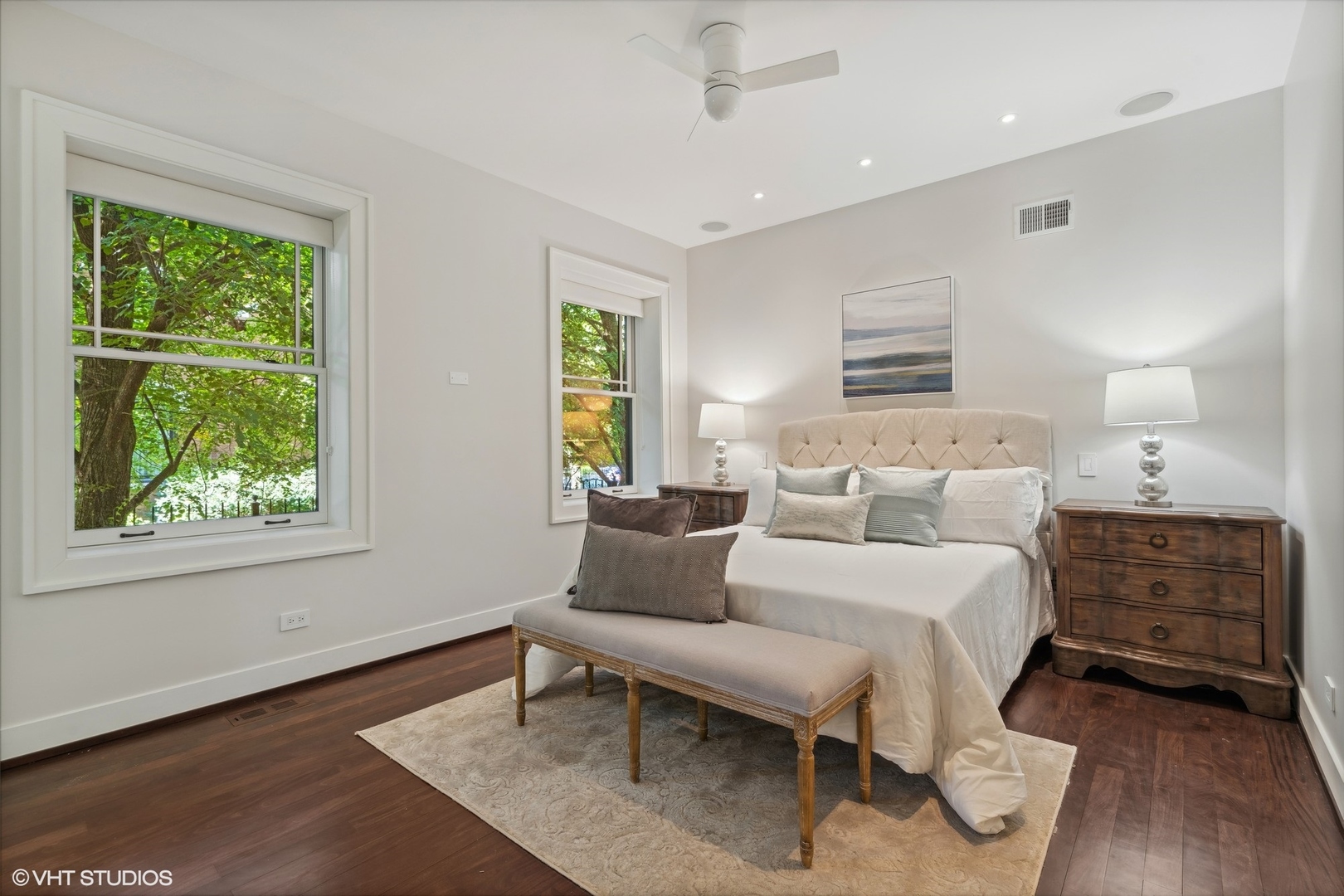 819 W Castlewood Terrace