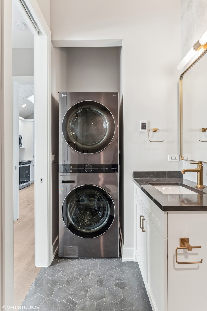 3651 N Damen Avenue Unit: CH