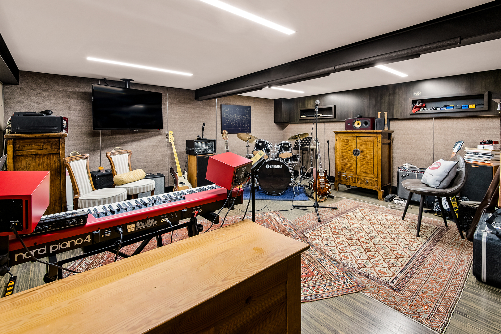 229 W EUGENIE Street