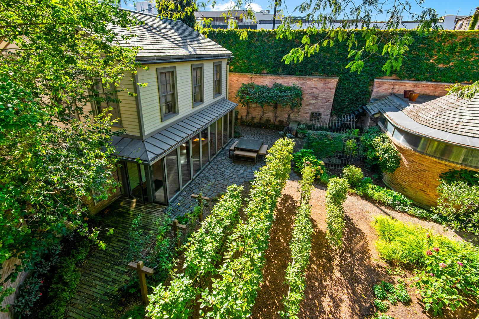 229 W EUGENIE Street