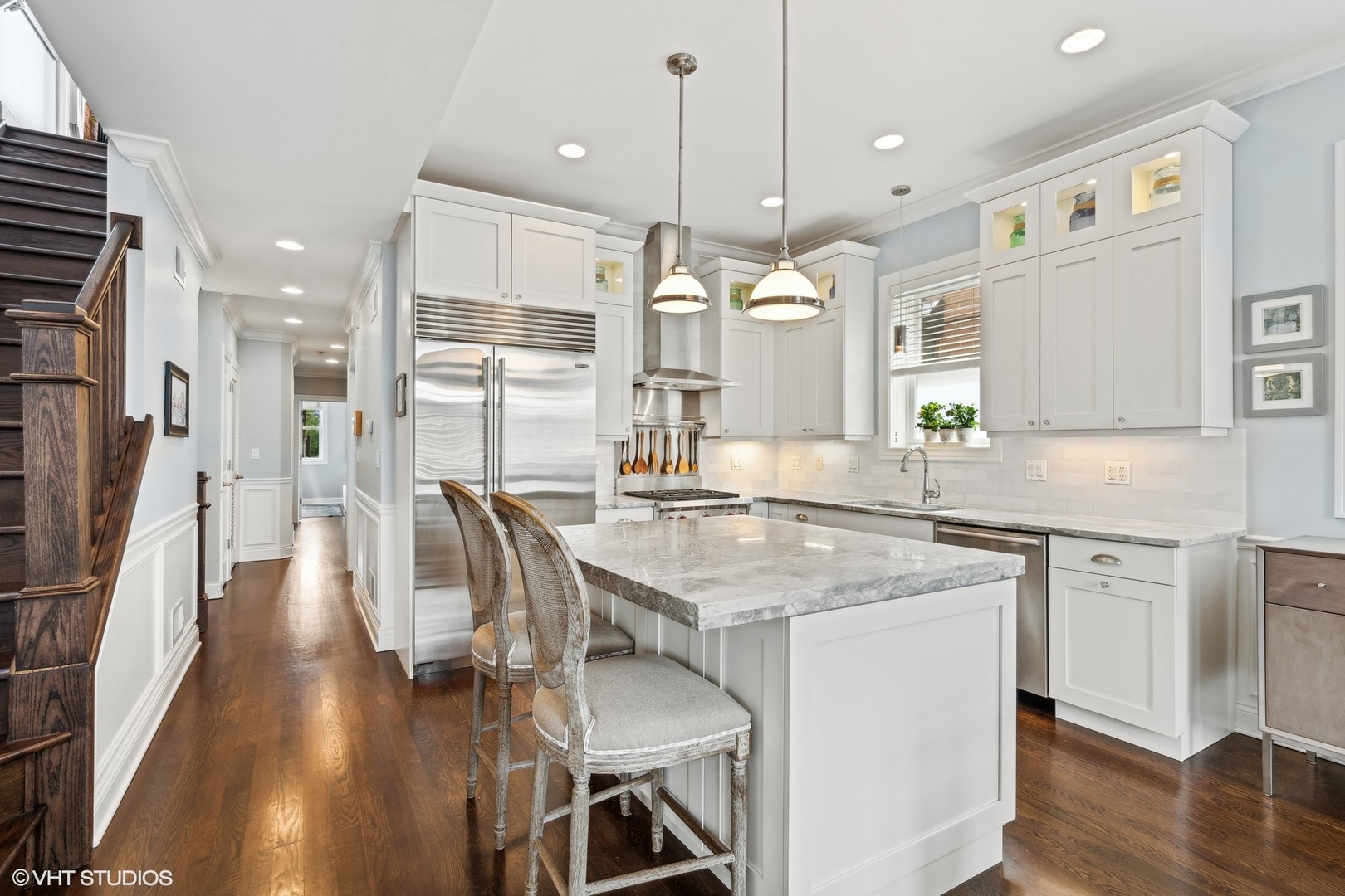 2743 N Lakewood Avenue Unit: 3