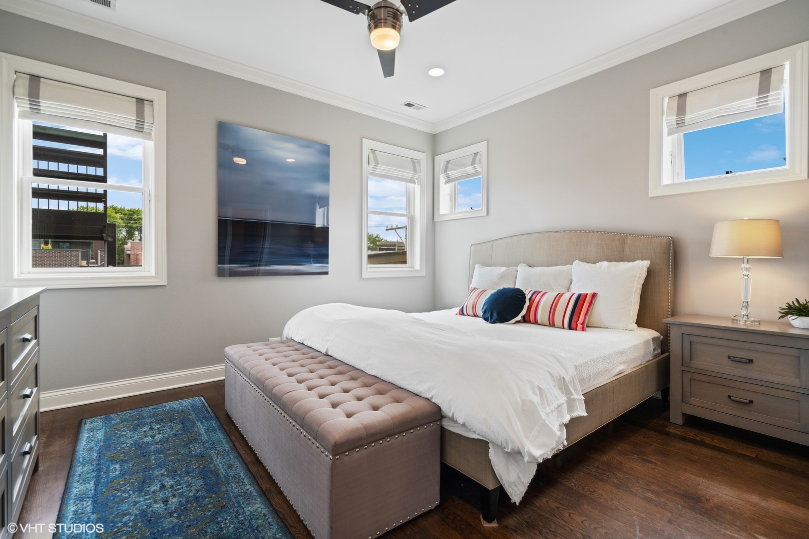 2743 N Lakewood Avenue Unit: 3