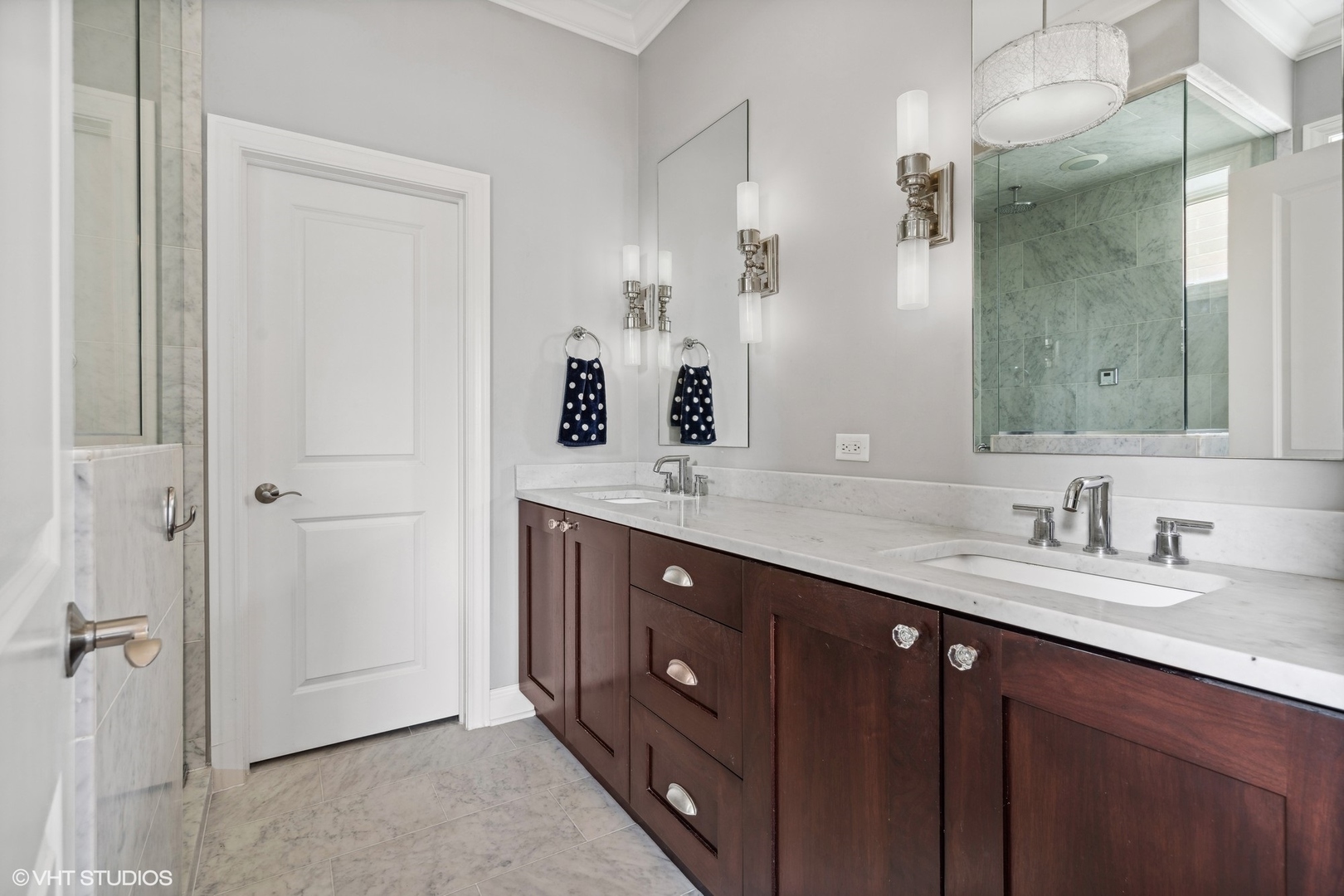 2743 N Lakewood Avenue Unit: 3