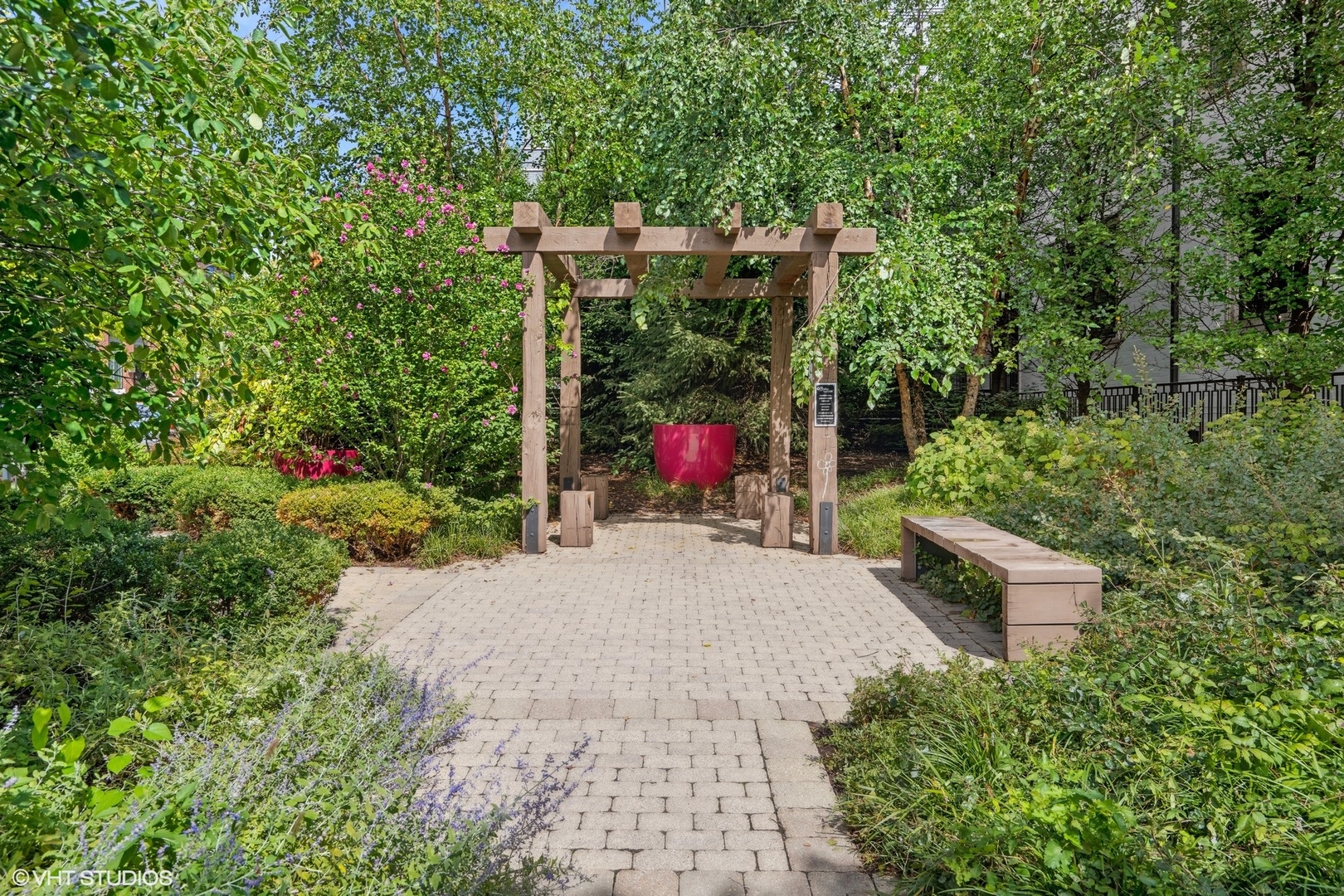 2743 N Lakewood Avenue Unit: 3