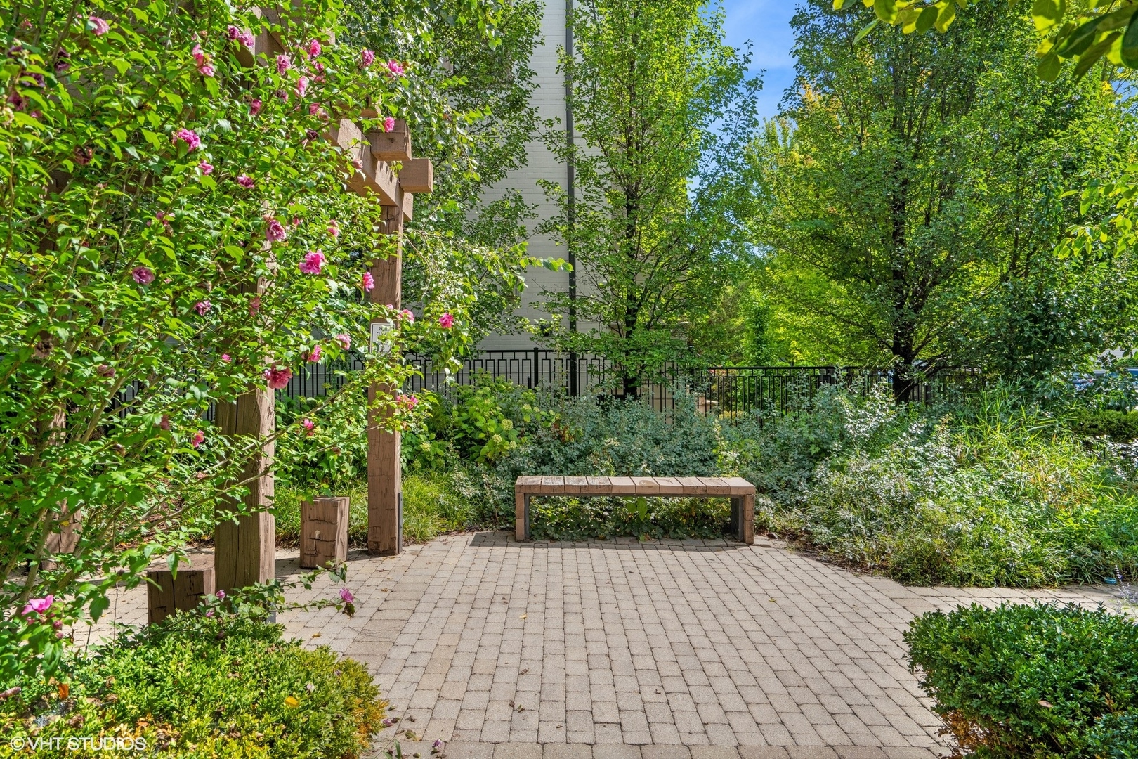 2743 N Lakewood Avenue Unit: 3