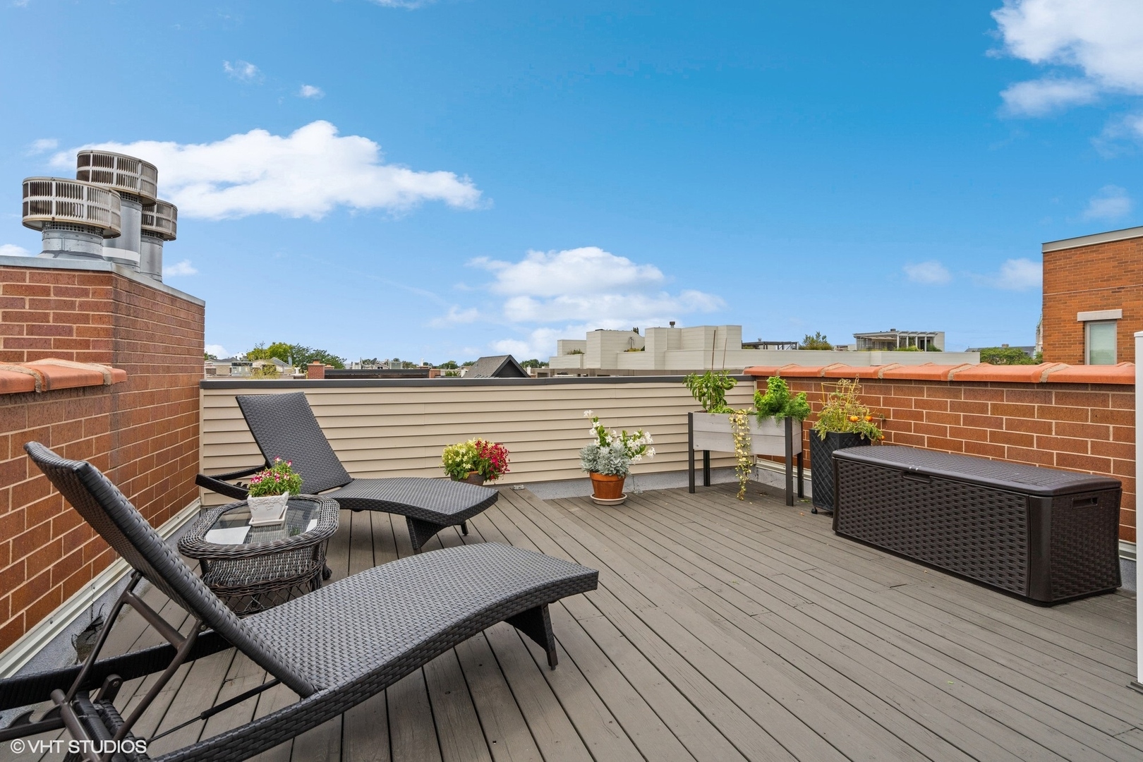 2743 N Lakewood Avenue Unit: 3