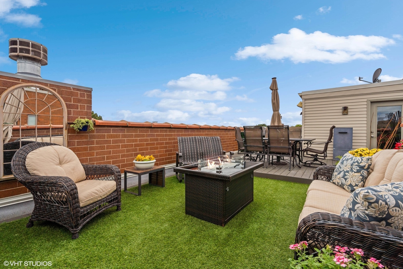 2743 N Lakewood Avenue Unit: 3