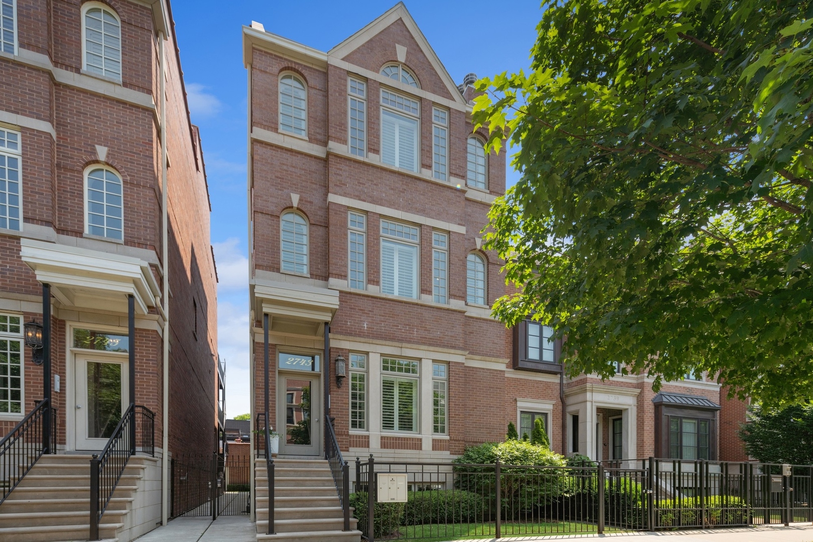 2743 N Lakewood Avenue Unit: 3