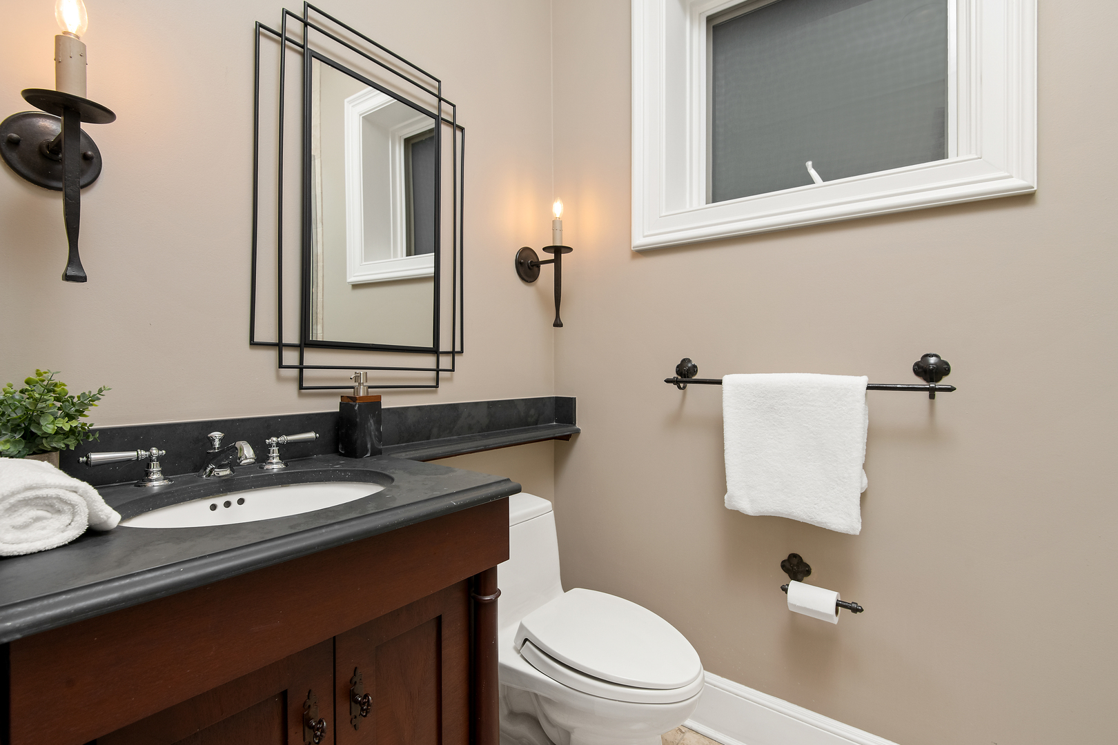 1921 N Mohawk Street