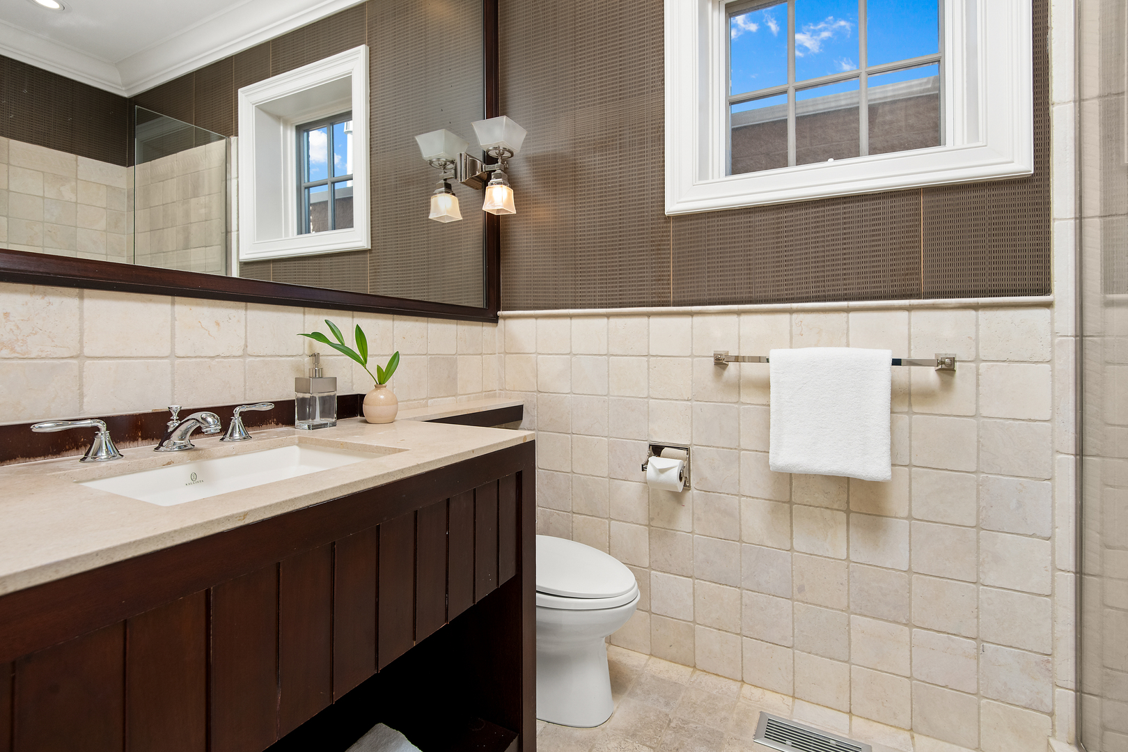 1921 N Mohawk Street