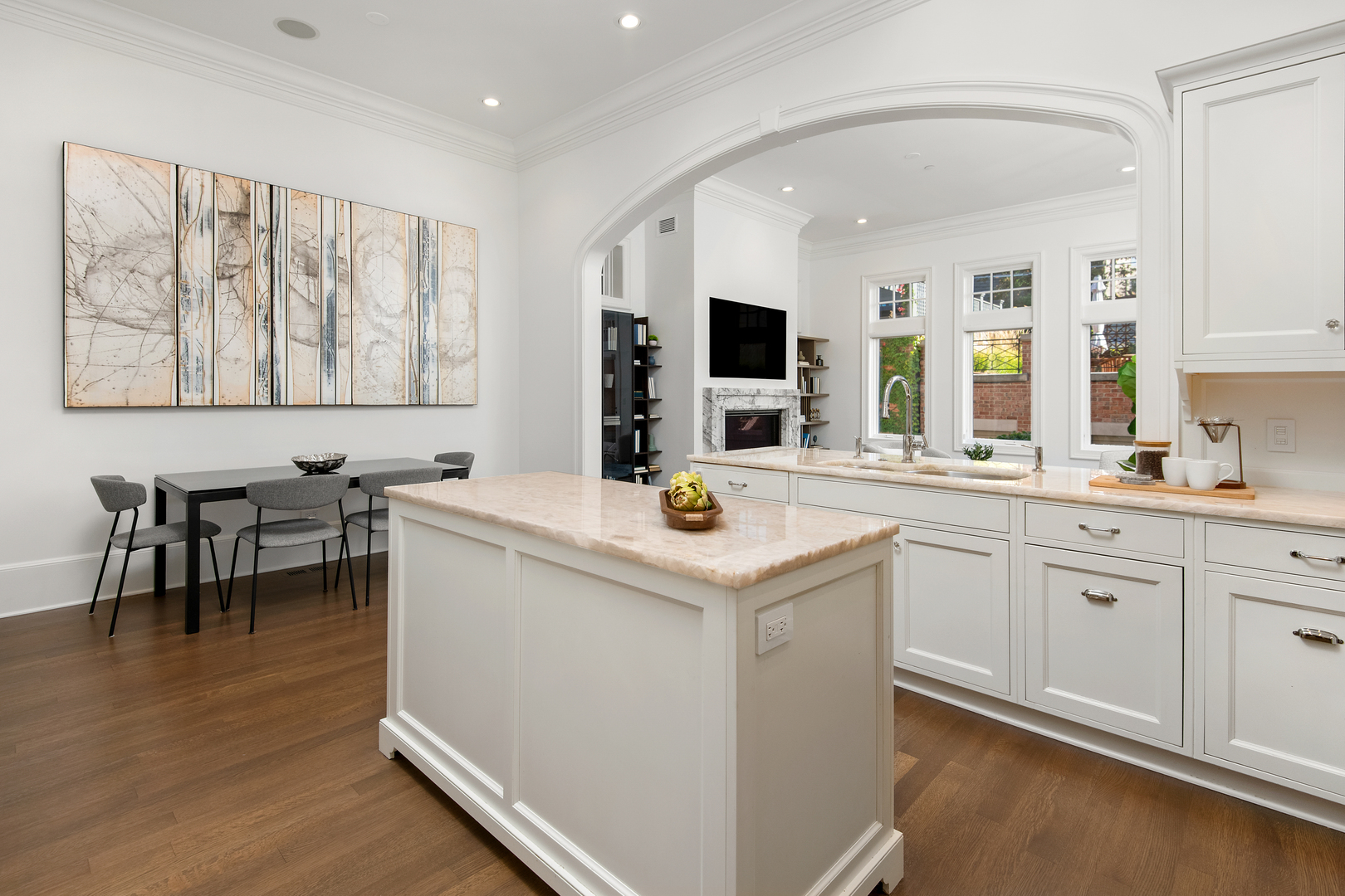 1921 N Mohawk Street