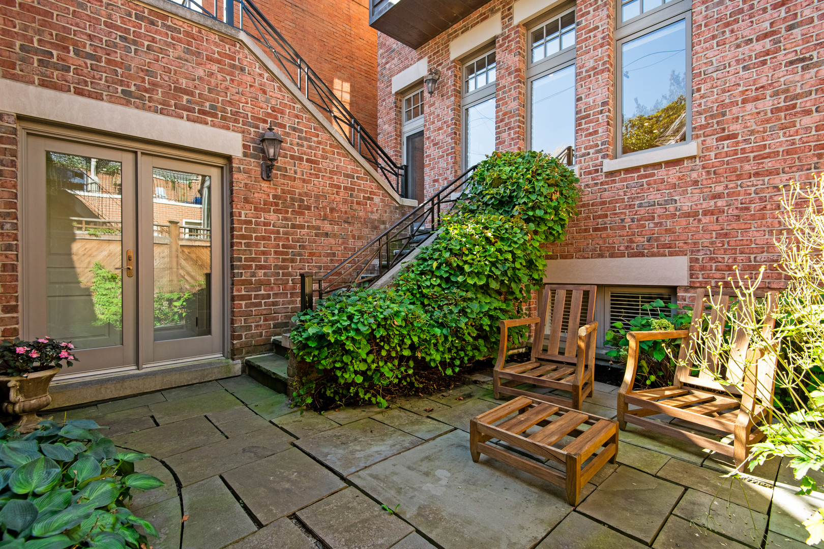 1921 N Mohawk Street