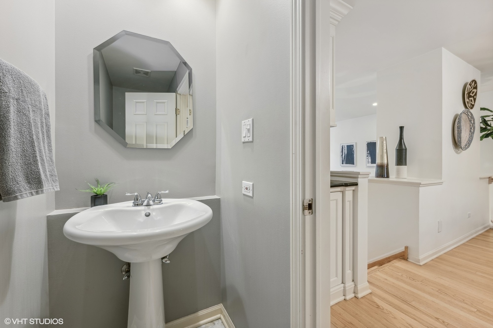 930 N Clark Street Unit: C