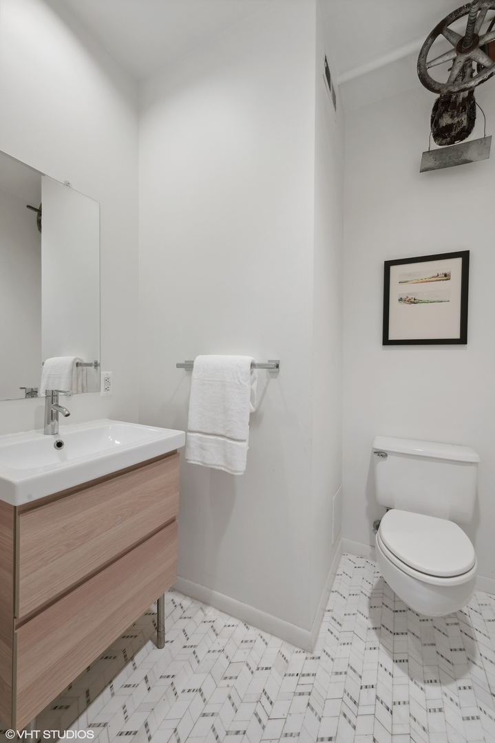 711 S Dearborn Street Unit: 704