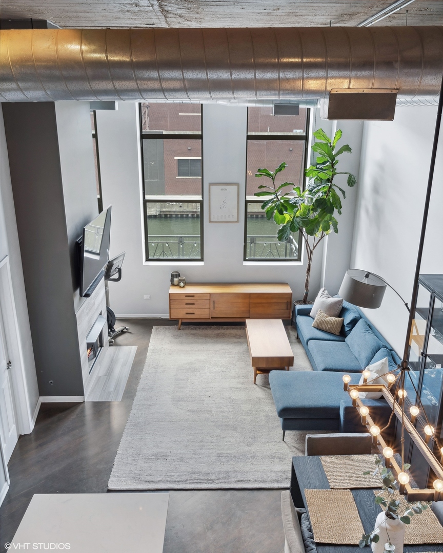 758 N Larrabee Street Unit: 203