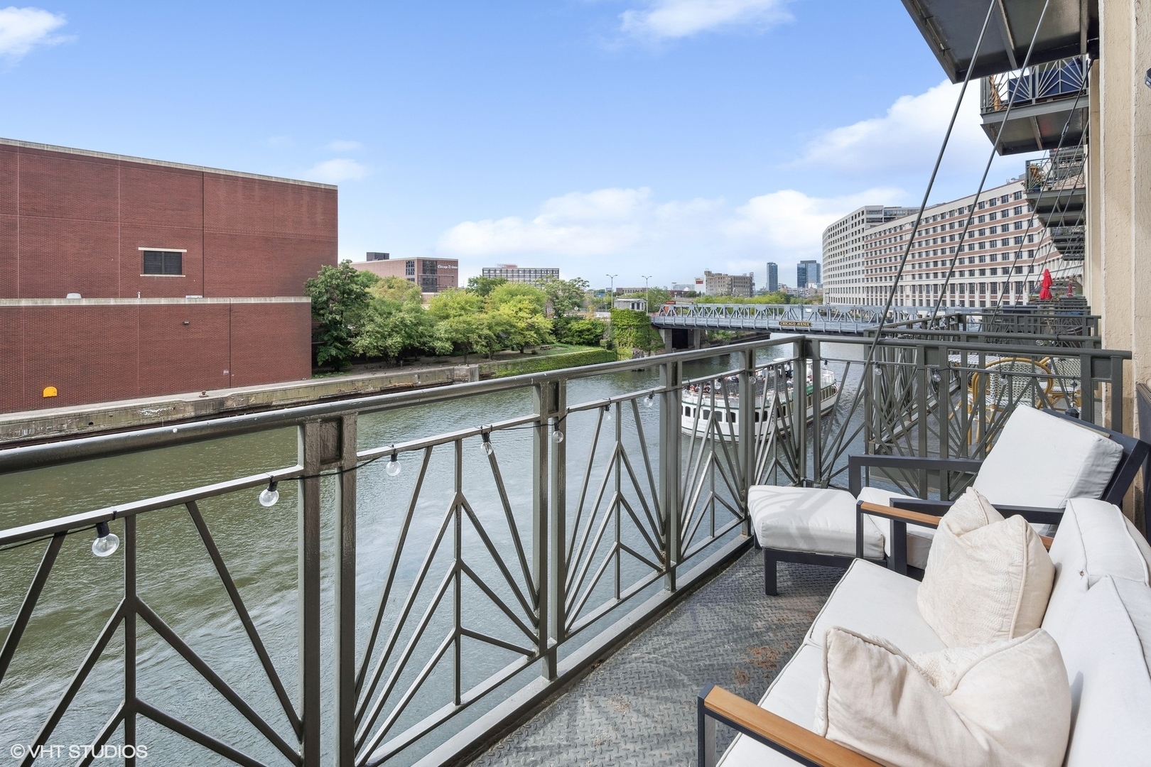 758 N Larrabee Street Unit: 203