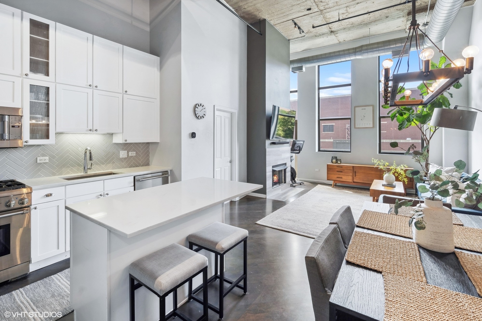 758 N Larrabee Street Unit: 203