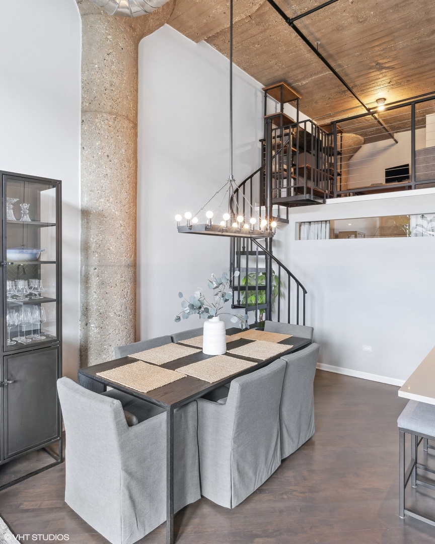 758 N Larrabee Street Unit: 203