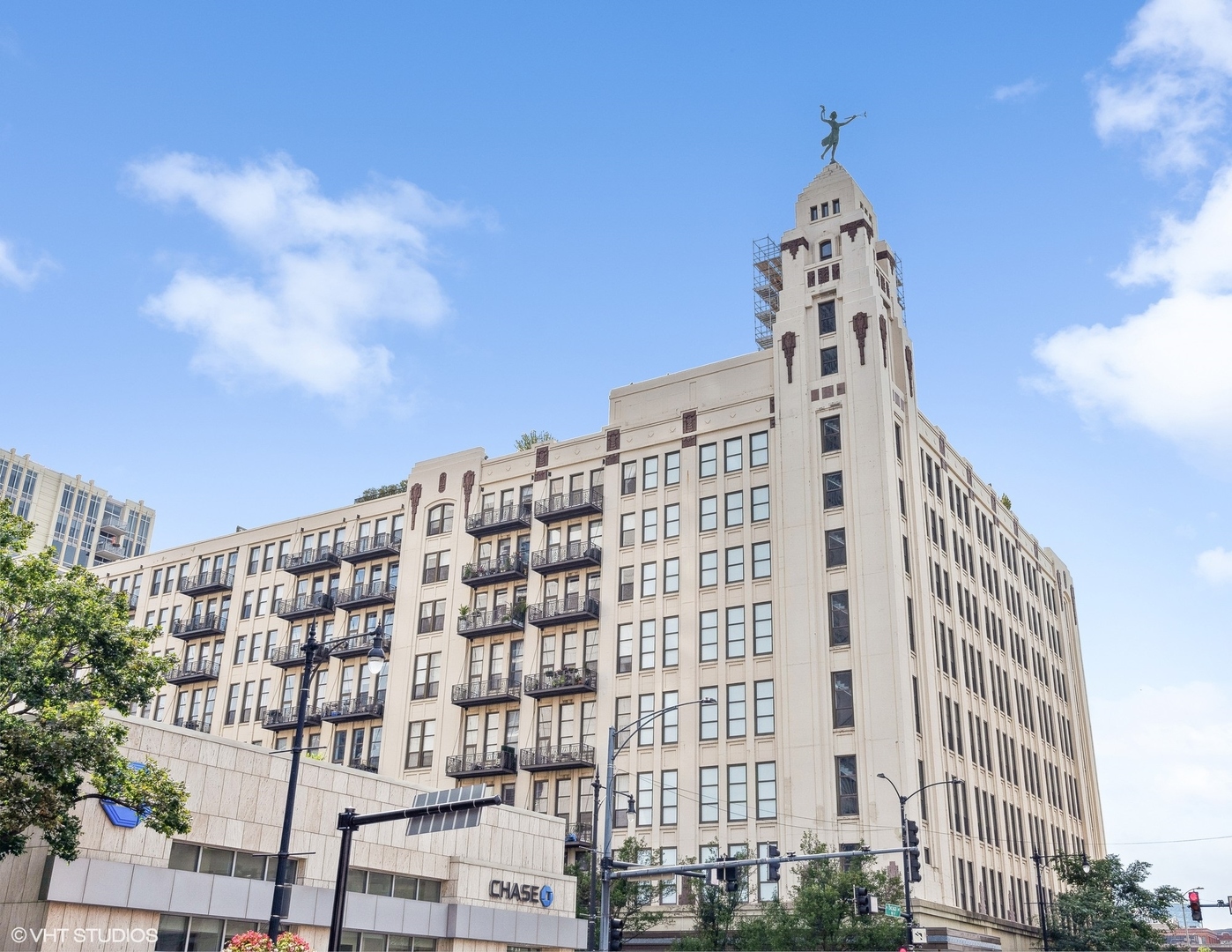 758 N Larrabee Street Unit: 203