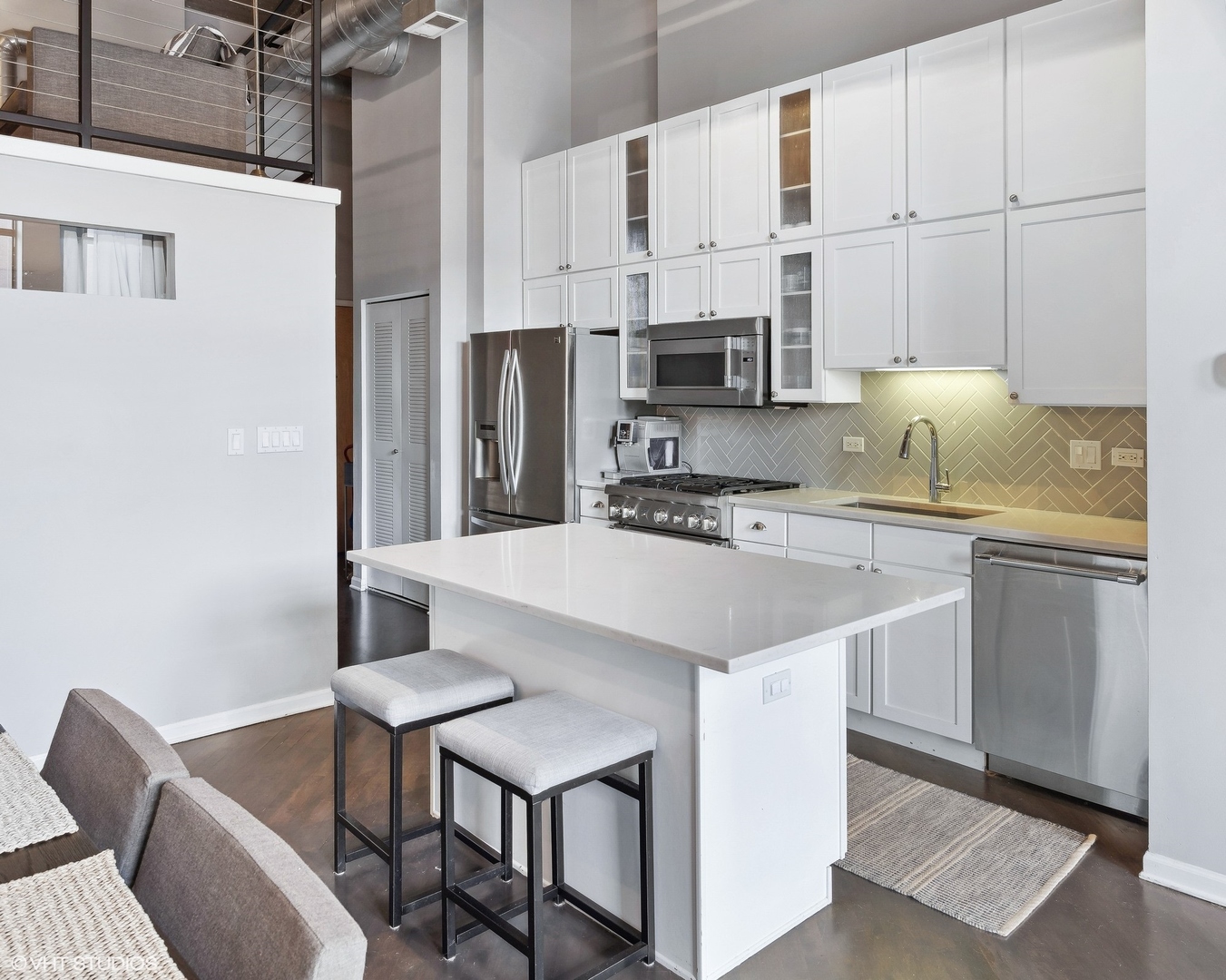 758 N Larrabee Street Unit: 203